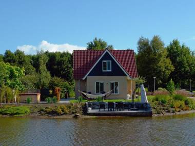 Spacious house with jacuzzi at 20 km. from Assen