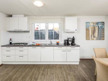 Detached villa with four bathrooms 400 m. from the beach