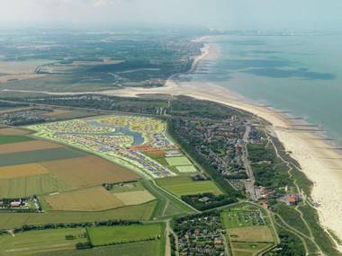 Detached villa with three bathrooms 400 m. from the beach