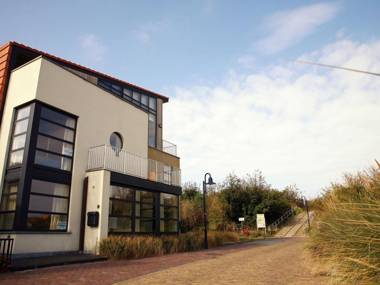 Apartment located a stone's throw away from the sea.
