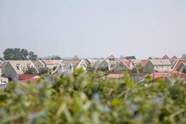 Restyled villa with soundbar 500m. from the beach