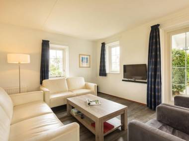 Restyled villa with soundbar 500m. from the beach