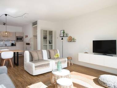 Modern and comfortable apartment with views over the marina