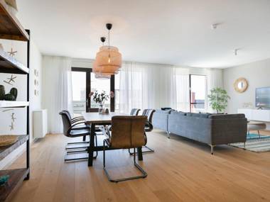 Modern apartment close to the beach and the sea