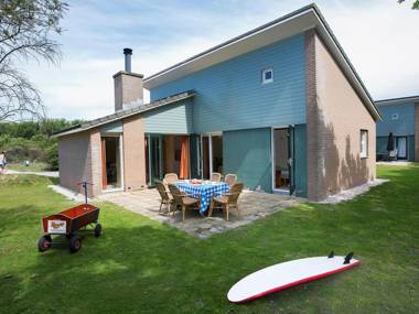 Comfortable holiday home with fireplace near the beach