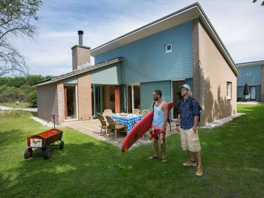 Comfortable holiday home with fireplace near the beach