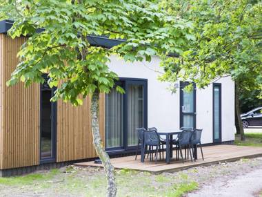 Modern chalet with dishwasher not far from the beach