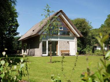 Luxury 2 bathroom villa with solarium 8 km. from Hoogeveen