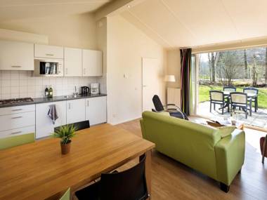 Comfortable villa with a microwave near a national park