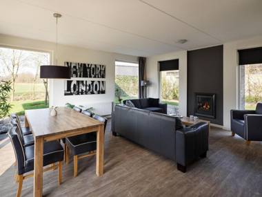 Luxury villa with whirlpool and jacuzzi 8 km from Hoogeveen