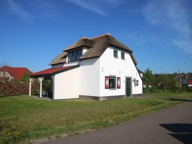 Great villa with sauna and whirlpool in Limburg