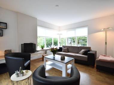 Lovely 6-person holiday home with garden set in the woods of Rijssen-Holten