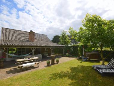 Beautiful Holiday Home In Lage Mierde near Forest