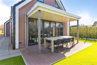 Villa Mastlo 2x 10 persons Ouddorp large garden 1500 meters to the dunes and beach - ONLY VILLA B HAS A JACUZZI EXTRA COSTS APPLICABLE - not for companies