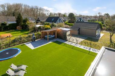 Villa Mastlo 2x 10 persons Ouddorp large garden 1500 meters to the dunes and beach - ONLY VILLA B HAS A JACUZZI EXTRA COSTS APPLICABLE - not for companies