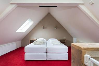 Dorpsweg 9 - Ouddorp near the beach with private terrace - not for companies