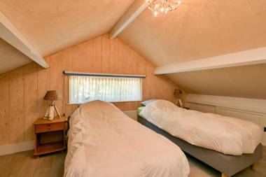 Holiday home Loevesteijn - Ouddorp garden with terrace 1000 meters from the beach and dunes - not for companies