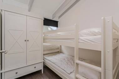 Bungalow Toekomst 24 Ouddorp garden fireplace near the beach and dunes - not for companies