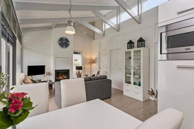 Bungalow Toekomst 24 Ouddorp garden fireplace near the beach and dunes - not for companies