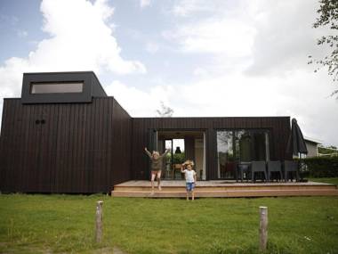 Nicely furnished Holiday Home in Ouddorp with Terrace