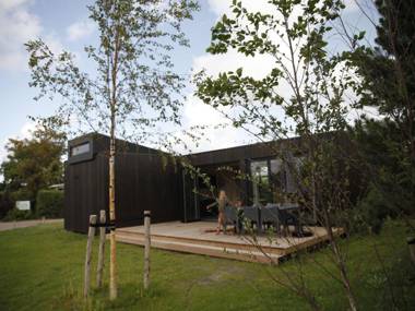 Nicely furnished Holiday Home in Ouddorp with Terrace