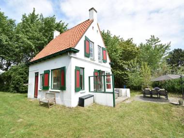 Quintessential detached Ouddorp home with enormous garden near the beach