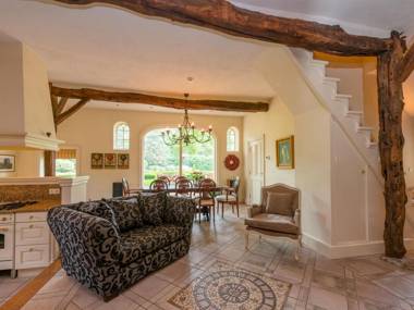 Mansion with ensuite bathrooms 10000m2 garden and heated terrace Het Hulsbeek