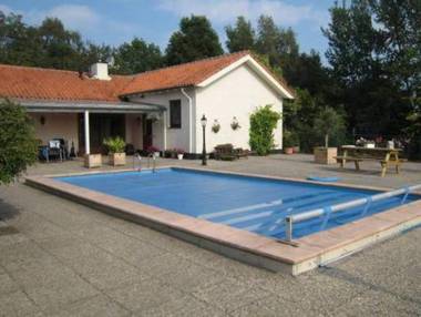 Cozy Holiday Home in Oisterwijk with Swimming Pool