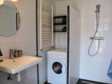 Lovely Holiday Home in Noordwijkerhout near Lake