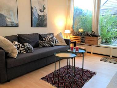 Quiet Holiday Home in South Holland by the Lake