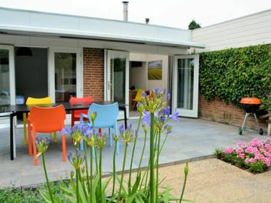 Fresh and colorful holiday home near the beach sea dunes and lake