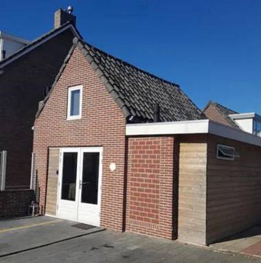 Beach Cottage free parking