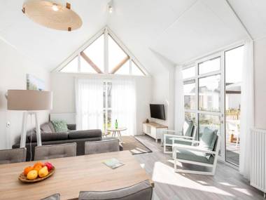 Modern lodge with washing machine beach at walking distance