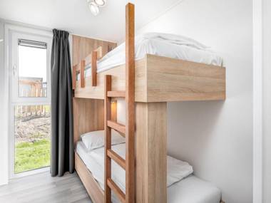 Modern lodge with washing machine beach at walking distance