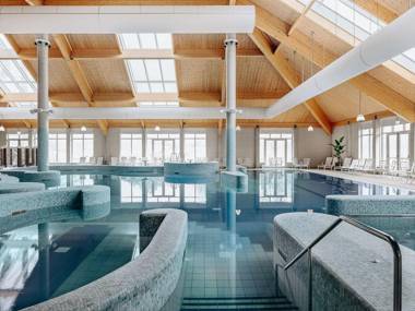 Modern lodge with combi-microwave beach at 500 m.