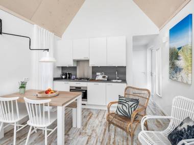 Modern lodge with combi-microwave 500 m. from the beach