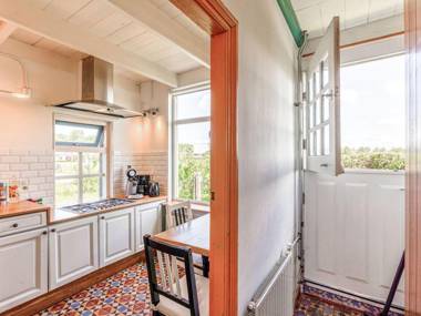 Quaint Holiday Home in Nieuwvliet-Bad near Seabeach