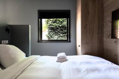Vesting Hotel & Restaurant