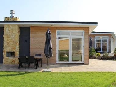 Cozy chalet with a dishwasher on the Bemelerberg