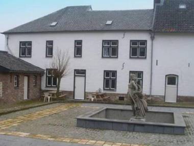 Cozy Farmhouse in Bemelen with Terrace