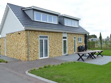 Cozy house with a dishwasher on top of the Bemelerberg