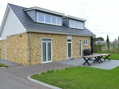 Cozy house with a dishwasher on top of the Bemelerberg