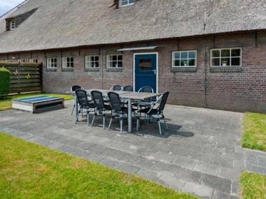 Cozy Apartment near Lake in Arum