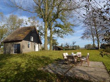 Picturesque Holiday Home in Drimmelen with Garden