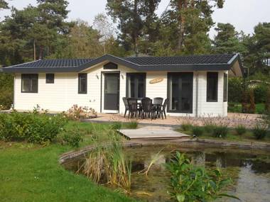 Tidy furnished chalet with a dishwasher in the Achterhoek
