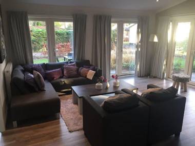 Tidy furnished chalet with a dishwasher in the Achterhoek