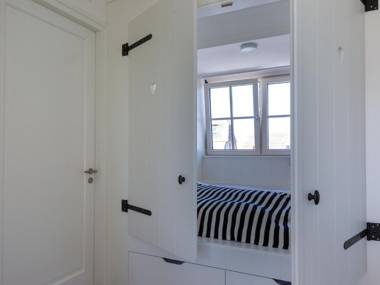 Beautiful thatched villa with a terrace at the Tjeukemeer