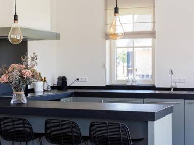 Beautiful thatched villa with a terrace at the Tjeukemeer