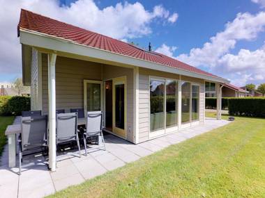 Comfortable holiday home with two bathrooms at Veerse Meer
