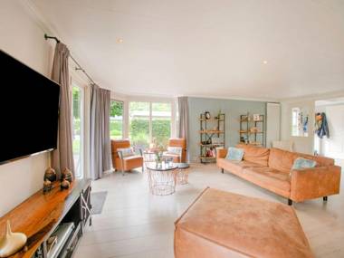 Wonderful Holiday Home nearby Efteling with private heated pool and jacuzzi